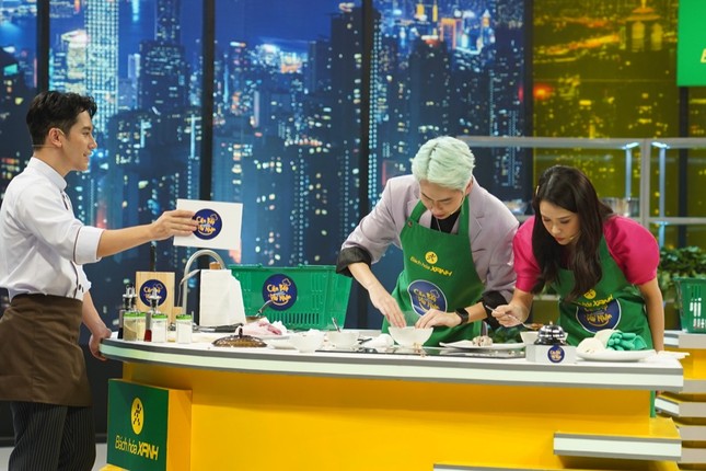 Osad “ngớ người” khi nghe Sam và Liz Kim Cương “thuyết minh” công thức nấu ăn ảnh 1