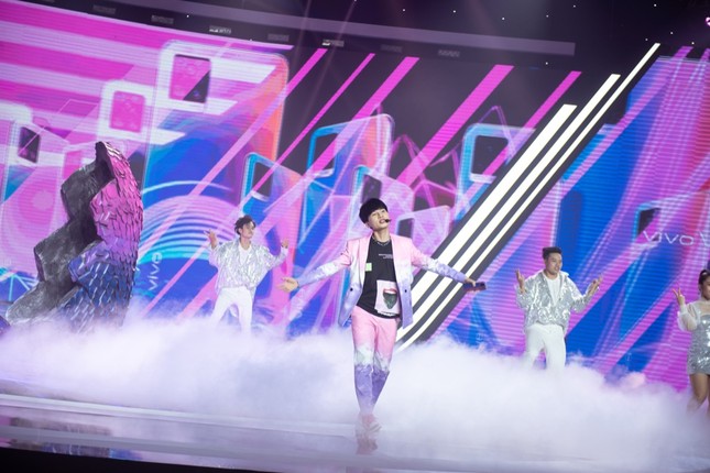 Jack lần đầu diễn live hit “Hoa Hải Đường”, tặng fan thêm ca khúc mới tự sáng tác ảnh 7