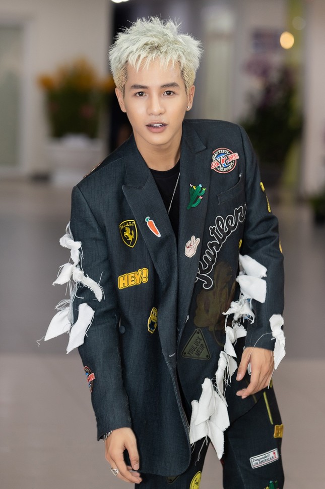 Rapper yêu nón lá Weeza khôn khéo tận dụng sức nóng “King Of Rap” để ra mắt MV mới ảnh 5