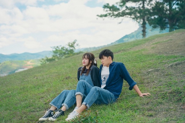 Thiều Bảo Trâm bị nghi “mượn” áo của Sơn Tùng M-TP, nam chính MV cũng do “chàng” mai mối? ảnh 9