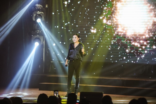 Quốc Cơ - Quốc Nghiệp đấu giá áo mặc tại chung kết Britain’s Got Talent ủng hộ miền Trung ảnh 6