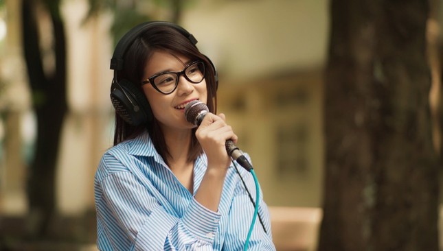 Hoàng Yến Chibi quay về “trường xưa”, bồi hồi hát lại bản hit đầu tay “Ngây Ngô“ ảnh 2
