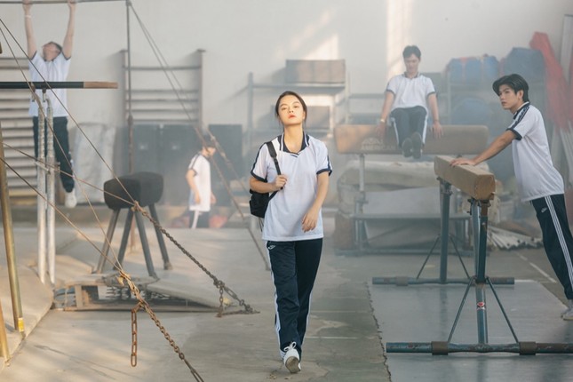 Không còn buồn bã, Phạm Quỳnh Anh chinh phục trai trẻ trong MV kết hợp Ricky Star ảnh 4