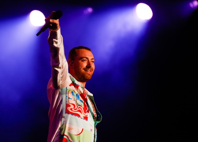 Dành cho những trái tim tan vỡ mùa Giáng sinh: Nghe ngay ca khúc chữa lành của Sam Smith ảnh 3