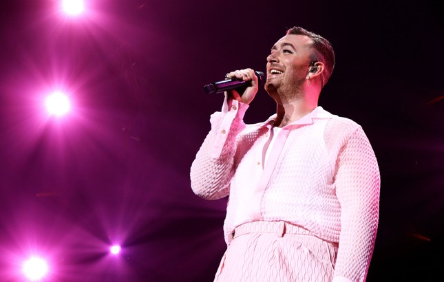 Dành cho những trái tim tan vỡ mùa Giáng sinh: Nghe ngay ca khúc chữa lành của Sam Smith ảnh 4