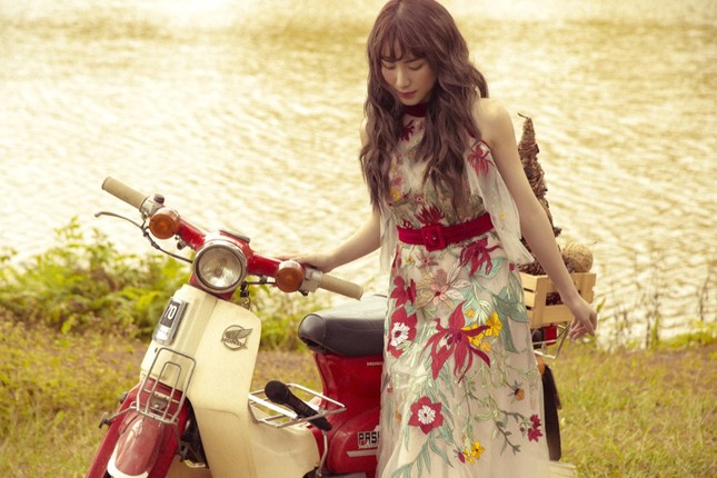Hoà Minzy bất ngờ tung bản ballad đầy ấm áp tặng fan nhân dịp Giáng sinh ùa về ảnh 2