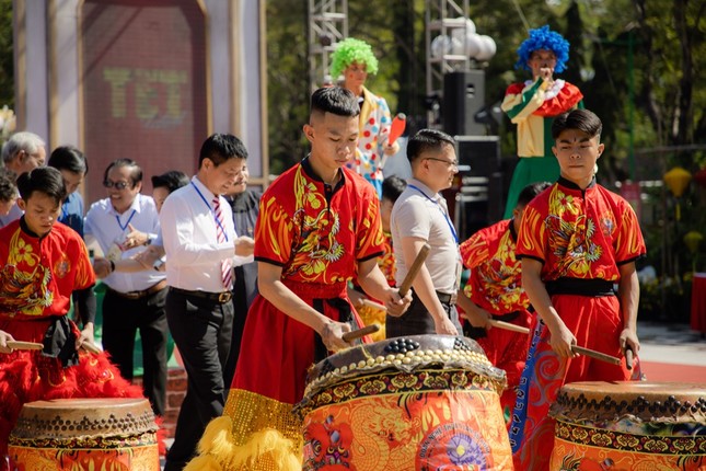 Teen Sài Gòn có thể tranh thủ đón Tết sớm, chụp ảnh đẹp lung linh tại “Lễ hội Tết Việt 2021” ảnh 1