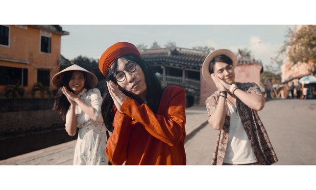 Jay Quân kết hợp rapper Chị Cả trong ca khúc mới, tung MV đẹp như mơ tại Đà Nẵng ảnh 4