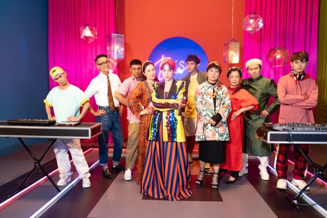 Hòa Minzy “quậy” hết mình cùng "siêu sao đếm số" Sô Y Tiết trong MV chào Tết Tân Sửu ảnh 2