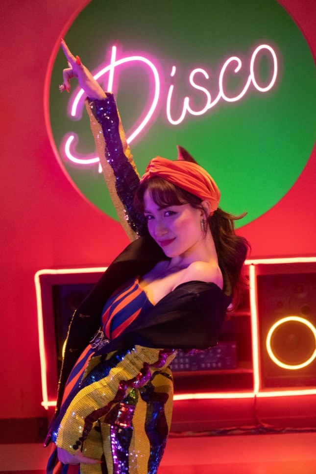 Hòa Minzy “quậy” hết mình cùng "siêu sao đếm số" Sô Y Tiết trong MV chào Tết Tân Sửu ảnh 3