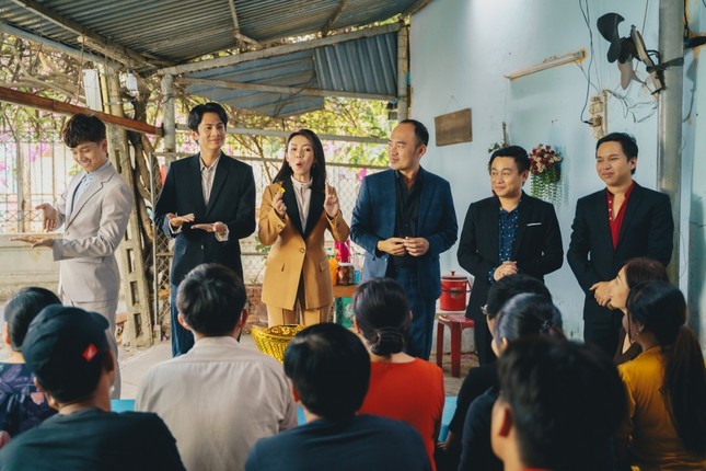 Phim hài Tết của Tiến Luật bất ngờ đạt Top 1 Trending, Thu Trang nói điều này với chồng ảnh 7