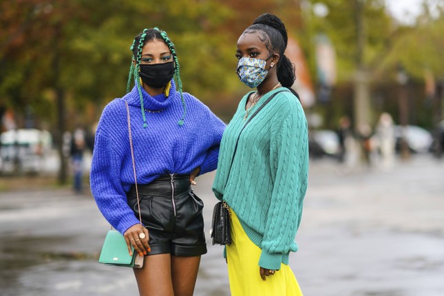 Tín đồ thời trang không sợ “tối cổ” khi ngồi nhà vẫn có thể xem Paris Fashion Week ảnh 3