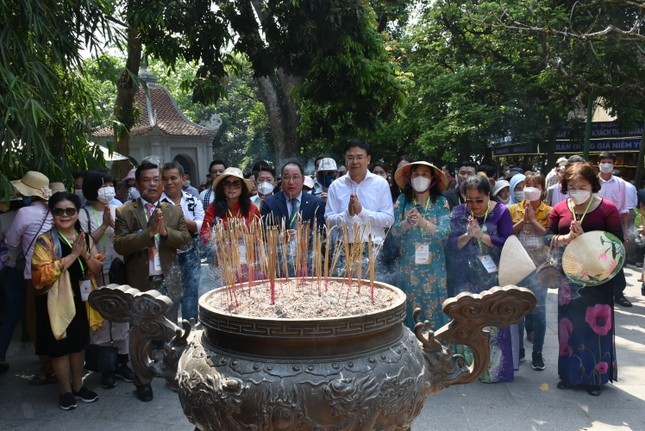 Đoàn kiều bào tiêu biểu sẽ dâng hương tưởng niệm các Vua Hùng ảnh 1