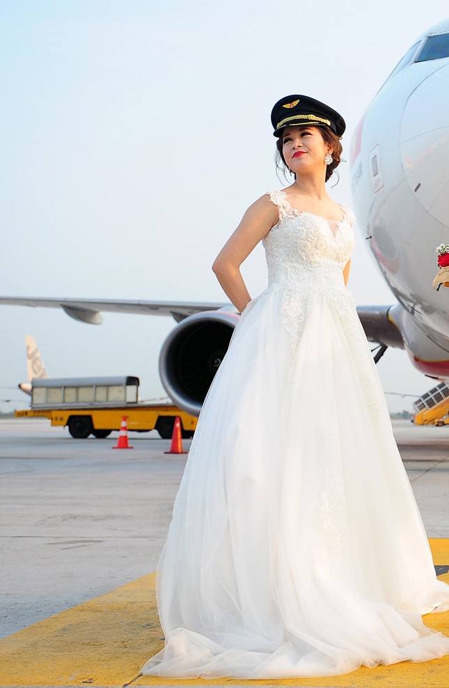Hành trình trở thành cơ trưởng của nữ tiếp viên xinh đẹp ảnh 1