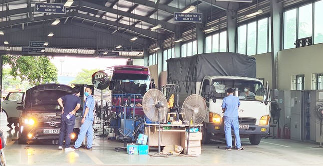 Trung tâm đăng kiểm Hà Nội, TPHCM 'ế' khách ảnh 1