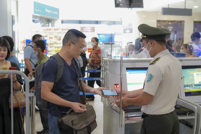 Lý do chưa được dùng giấy khai sinh điện tử đi máy bay ảnh 1