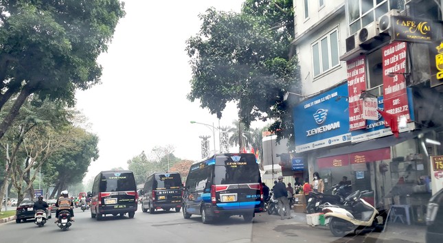 Sắp có biện pháp mạnh 'dẹp' xe hợp đồng trá hình? ảnh 1