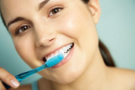 Người dùng cần lưu ý chải răng thường xuyên và đúng cách để bảo vệ hàm răng của mình. Ảnh minh họa Người dùng cần lưu ý chải răng thường xuyên và đúng cách để bảo vệ hàm răng của mình. Ảnh minh họa