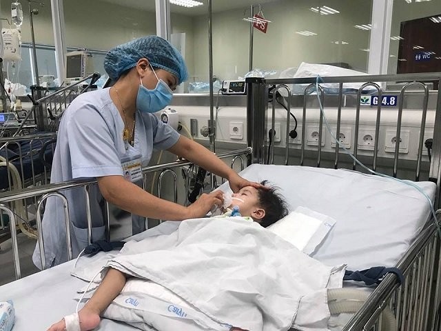 Nắng nóng, tăng đột biến trẻ viêm màng não nhập viện ảnh 1