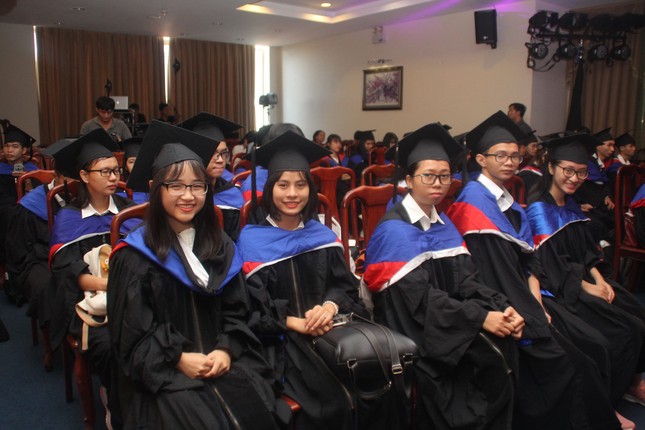 Vinh danh 65 thủ khoa vượt khó, xây dựng tương lai ảnh 4