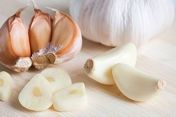 Những 'đại kỵ' khi ăn tỏi không phải ai cũng biết ảnh 2