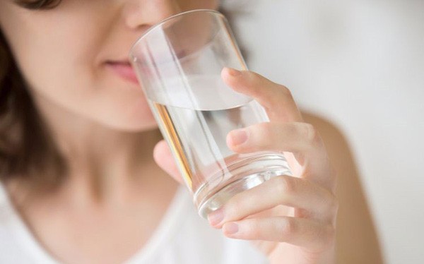 Không muốn phá gan hại thận thì dừng ngay những kiểu uống nước này ảnh 4