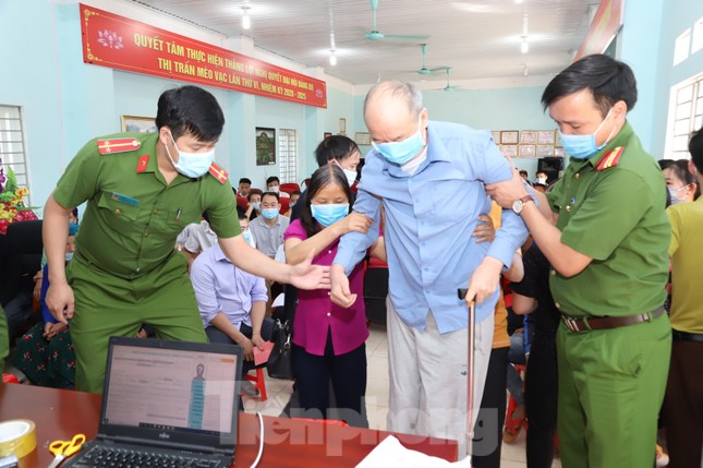 Chuyện cấp căn cước và tài khoản định danh điện tử ở Mèo Vạc ảnh 9