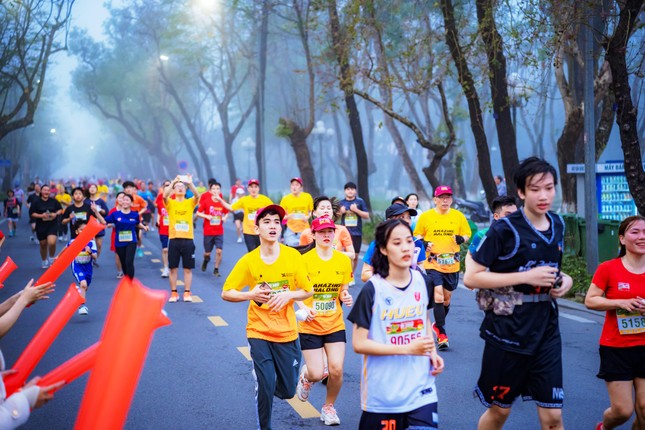 Cùng giới trẻ chạy qua vùng Di sản Huế ảnh 8