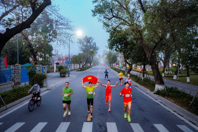 Cùng giới trẻ chạy qua vùng Di sản Huế ảnh 10
