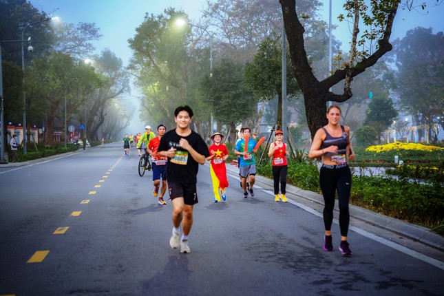 Cùng giới trẻ chạy qua vùng Di sản Huế ảnh 7