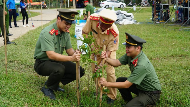 Thanh niên tình nguyện hè 2023 tại TT-Huế: Tạo dấu ấn xã hội tích cực ảnh 4
