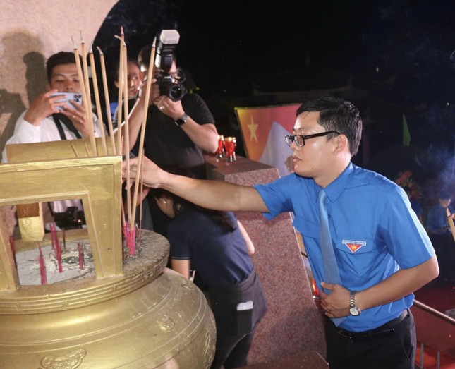 Tuổi trẻ TT-Huế tri ân Anh hùng liệt sĩ ảnh 1