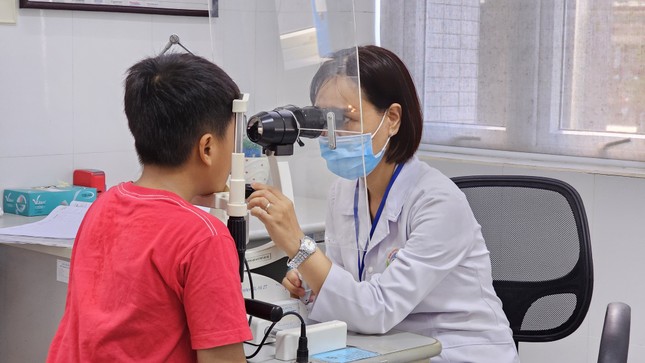 TT-Huế ghi nhận hơn 16.500 ca đau mắt đỏ trong gần một tháng ảnh 1