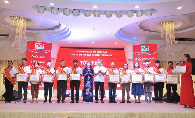 Quảng Nam tôn vinh hơn 100 cá nhân, gia đình hiến máu tiêu biểu ảnh 2