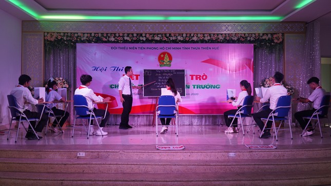 Giáo viên, học sinh xứ Huế trổ tài ‘Nét đẹp thầy trò’ ảnh 11