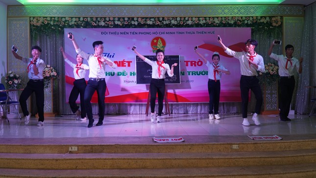 Giáo viên, học sinh xứ Huế trổ tài ‘Nét đẹp thầy trò’ ảnh 5
