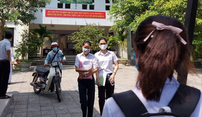 Thí sinh vùng tâm dịch Quảng Nam thở phào sau khi kết thúc môn Ngữ Văn ảnh 1