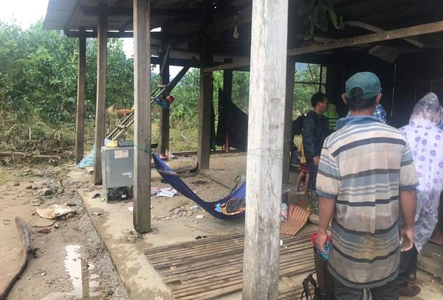 Xả lũ, hàng trăm nhà dân đổ sập, nhiều tài sản bị cuốn trôi ảnh 1