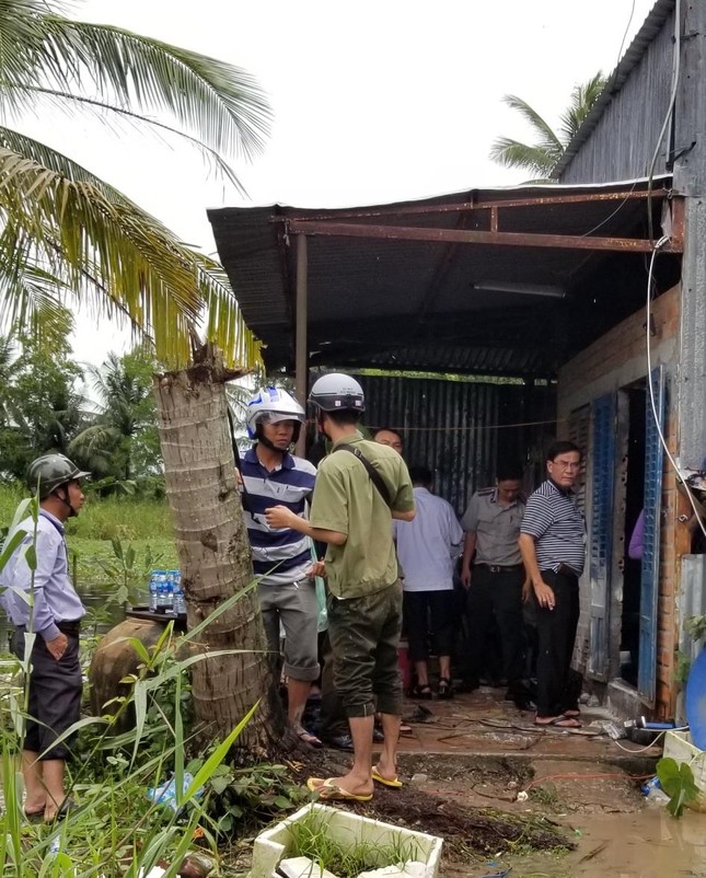 10 cán bộ ở Cà Mau bị bỏng khi cưỡng chế đất ảnh 1