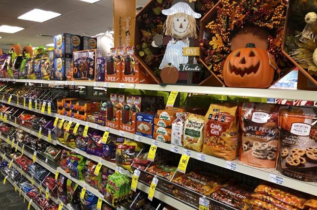 Không khí lễ hội Halloween toàn cầu: Hình nộm bí ngô cũng phải đeo khẩu trang! ảnh 5