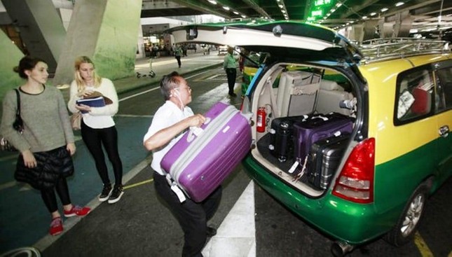 Chú ý: Khách du lịch khi đi taxi ở Bangkok từ nay sẽ phải trả thêm tiền cho cả hành lý ảnh 1