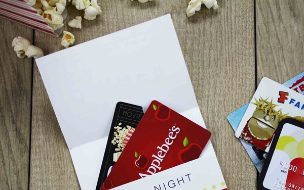 Trắc nghiệm: Điểm đặc biệt nhất của bạn là gì? Hãy tìm hiểu qua cách bạn tặng quà! ảnh 1