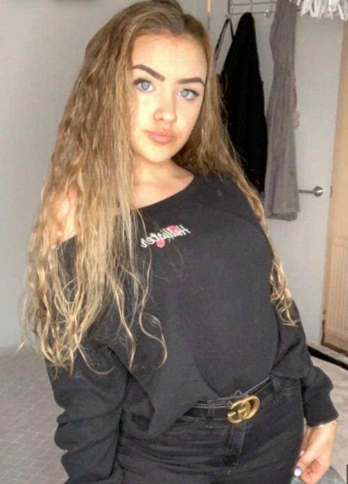 Người mẹ bị phê phán vì chi tiền tỷ mua đồ Gucci cho 2 con gái, không để dành đồng nào ảnh 3