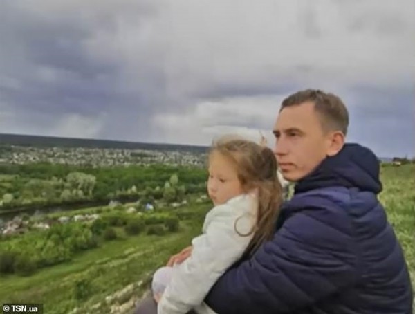 Con gái 7 tuổi của một nạn nhân vụ nổ máy bay ở Ukraine đã có linh cảm trước khi bố tử nạn ảnh 1