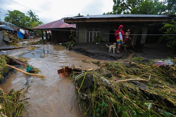 Người dân Philippines sau siêu bão Goni: “Không có nơi nào để đi, không có thứ gì để ăn” ảnh 1