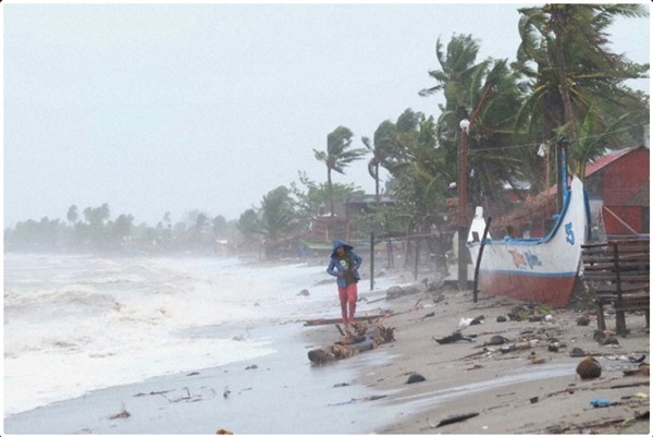 Người dân Philippines sau siêu bão Goni: “Không có nơi nào để đi, không có thứ gì để ăn” ảnh 2