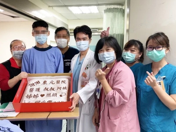 Nghe anh trai “dọa” một câu, cậu em đang hôn mê sâu 61 ngày bỗng tỉnh lại một cách thần kỳ ảnh 3