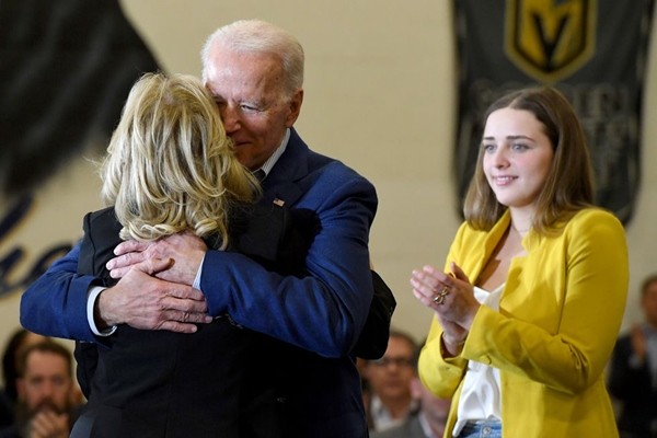 Dàn “hoa hậu” nhà Biden: 4 cô cháu gái vừa đẹp vừa giỏi của ông Joe Biden ảnh 3