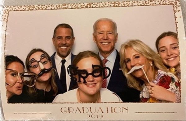 Dàn “hoa hậu” nhà Biden: 4 cô cháu gái vừa đẹp vừa giỏi của ông Joe Biden ảnh 4