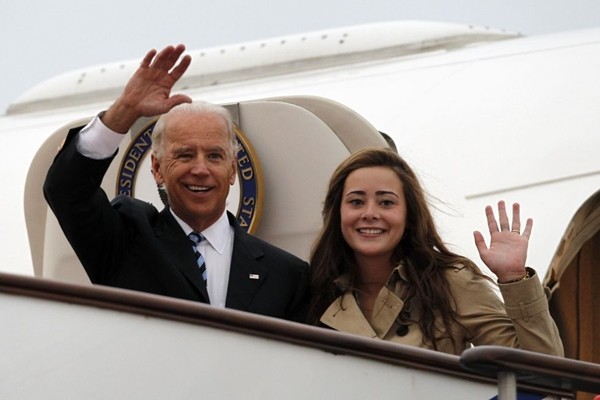 Dàn “hoa hậu” nhà Biden: 4 cô cháu gái vừa đẹp vừa giỏi của ông Joe Biden ảnh 2
